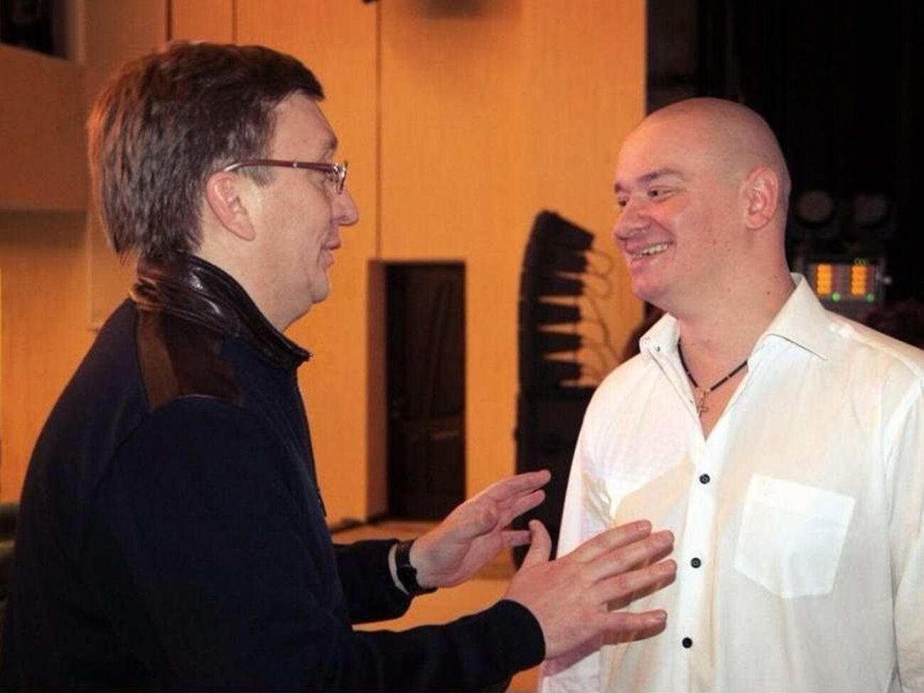 Імовірне кумівство Бухарєва (зліва на фото) та актора студії Євгена Кошового (праворуч на фото) в АП коментувати не стали