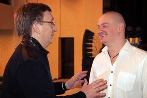 Імовірне кумівство Бухарєва (зліва на фото) та актора студії Євгена Кошового (праворуч на фото) в АП коментувати не стали