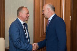 Крижанівський (ліворуч) зустрівся з Філіпом