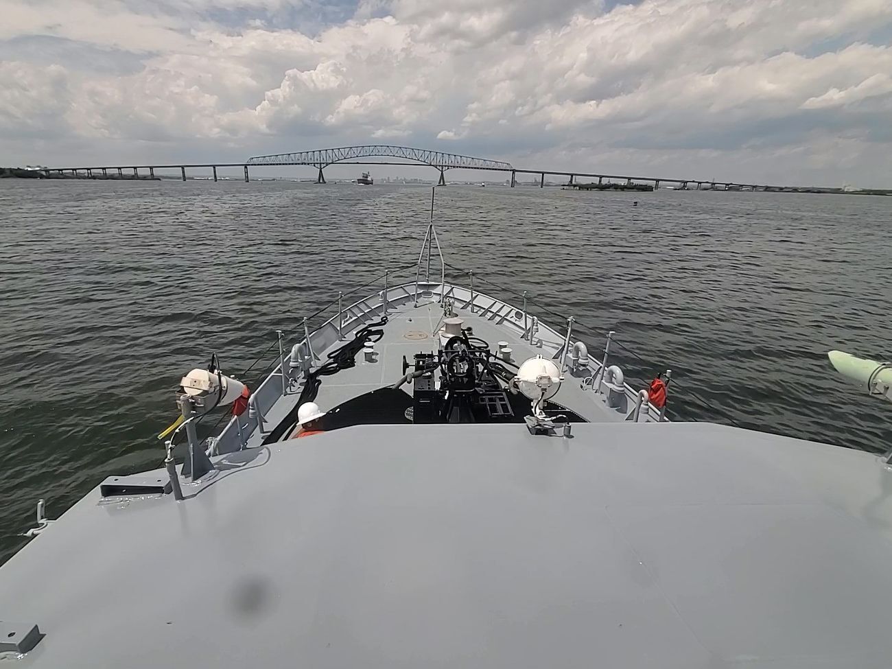 Хомчак напомнил, что украинские корабли шли через Керченский пролив, чтобы усилить группировку в Азовском море