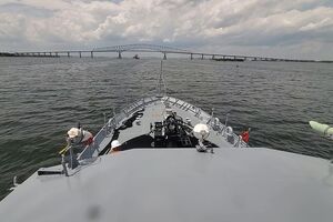 Хомчак напомнил, что украинские корабли шли через Керченский пролив, чтобы усилить группировку в Азовском море