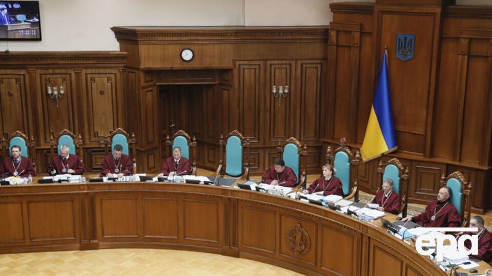 КСУ розглядає відповідність Конституції указу президента про розпуск Ради