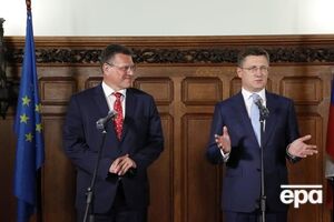 Новак (праворуч) і Шефчович провели переговори в Москві