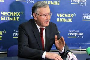 Гриценко: Місцеві поліцейські по-звірячому побили Комарніцького прямо на автобусній зупинці