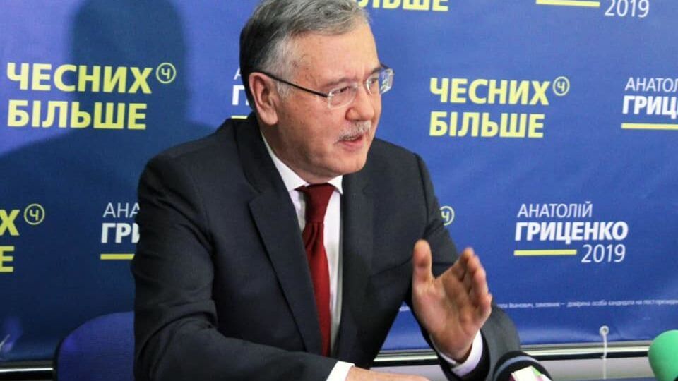 Гриценко: Місцеві поліцейські по-звірячому побили Комарніцького прямо на автобусній зупинці