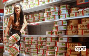 Roshen через суд запатентовал красную ленту на тортах