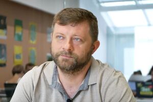 "Голос" нельзя назвать конкурентом "Слуги народа", потому что партии выступают "за одно и то же", сказал Корниенко