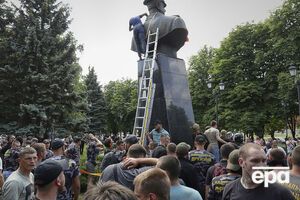 2 червня харківські активісти знесли погруддя радянського воєначальника
