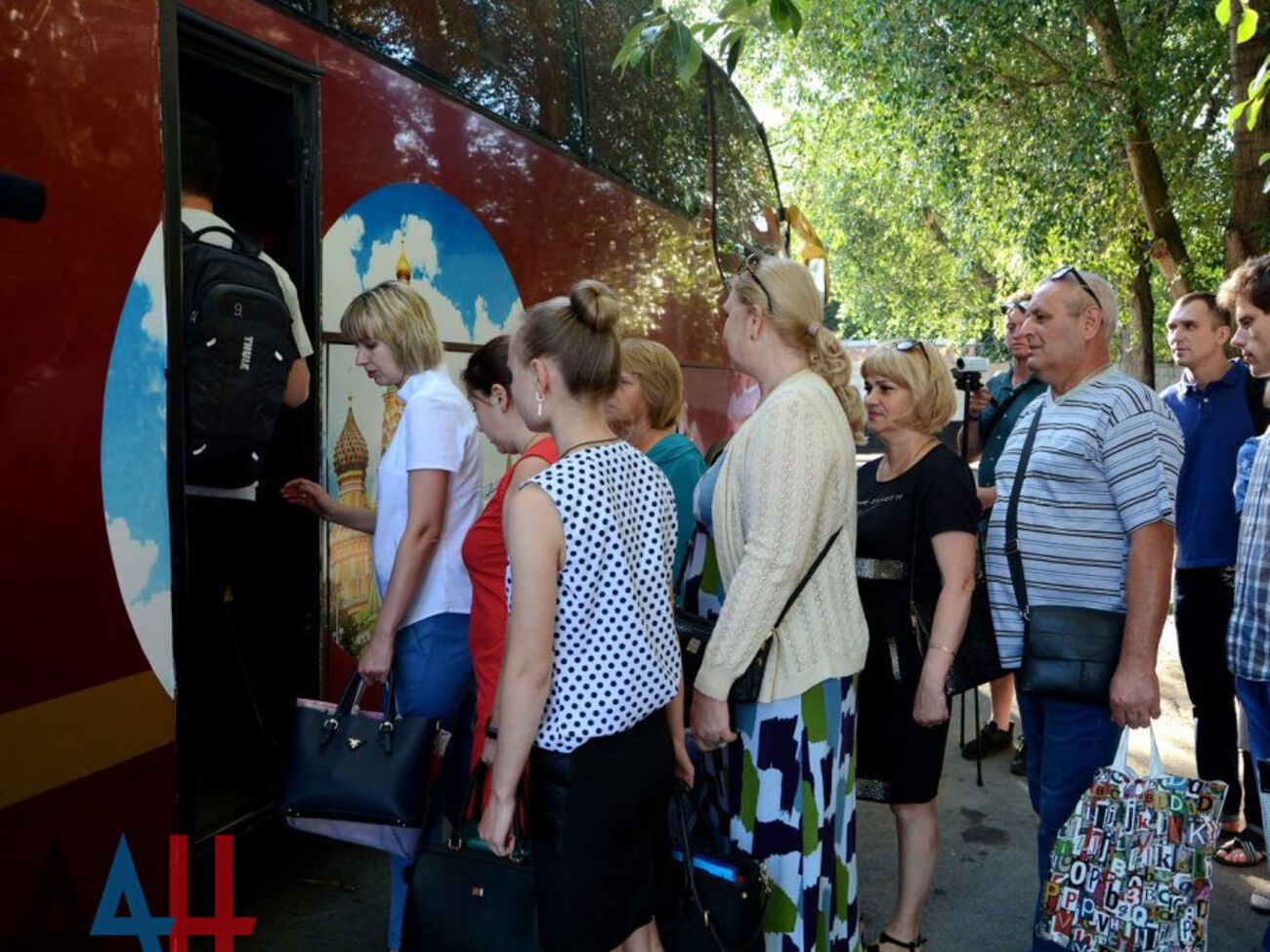 Жителів окупованого Донбасу організовано завезли в село Покровське Ростовської області