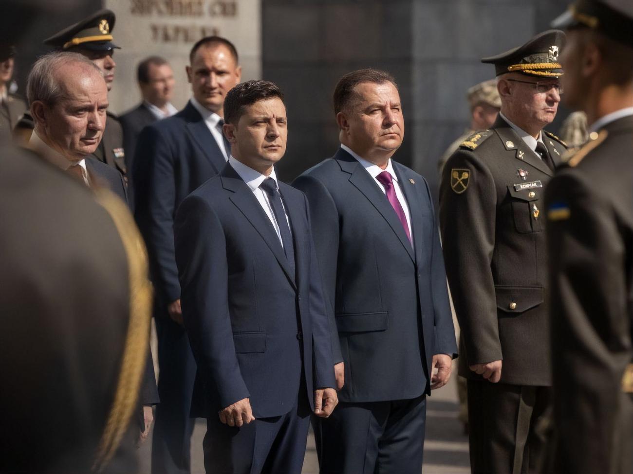 В церемонии также приняли участие министр обороны Украины Полторак и начальник Генерального штаба Хомчак