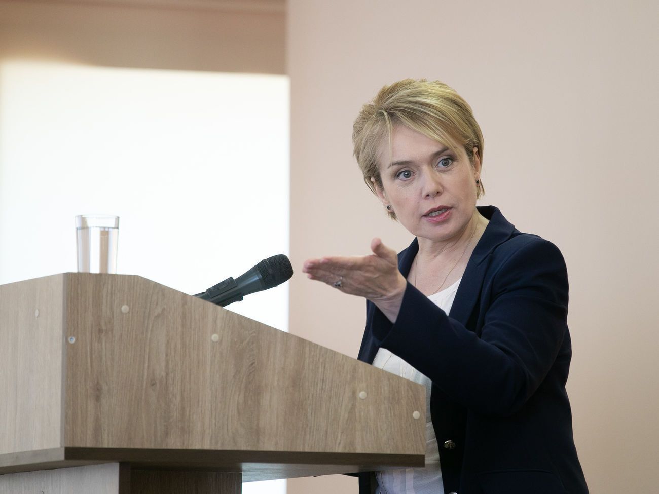 Гриневич:&nbsp;Например, у нас очень низкая зарплата "дошкольников", хотя их работа не проще, чем учительская