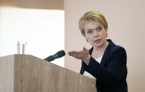 Гриневич: Например, у нас очень низкая зарплата "дошкольников", хотя их работа не проще, чем учительская