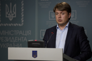 По мнению Геруса, для урегулирования ситуации необходимо также принять новый закон о НКРЭКУ