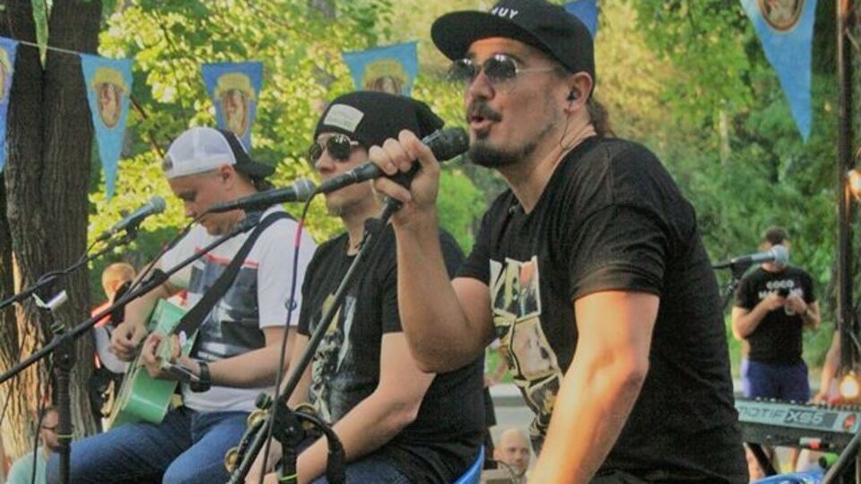 ТНМК: Це відео складається з раритетних світлин учасників гурту