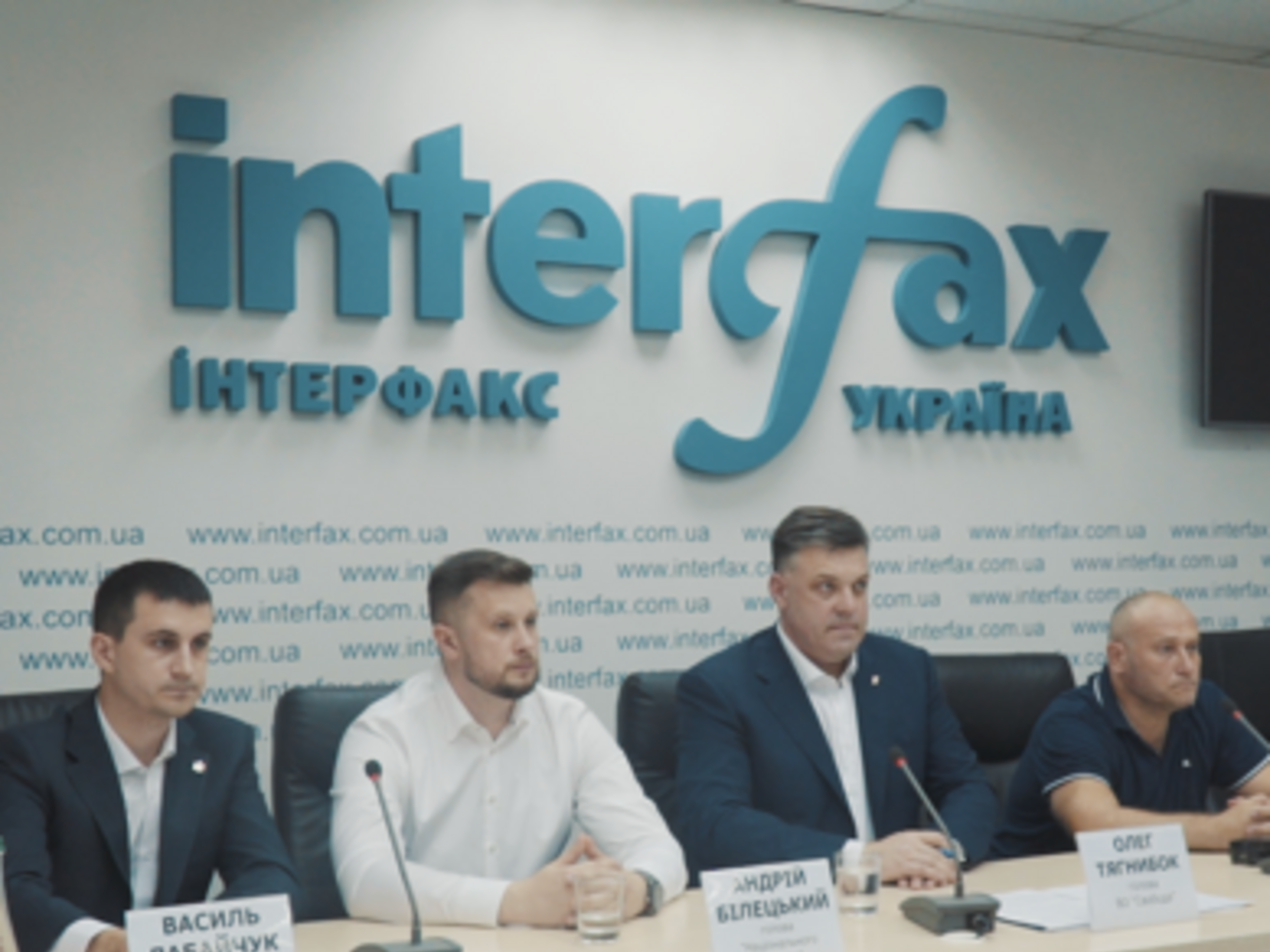 Националисты идут на выборы в Раду общим списком