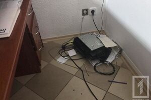 Оргтехника в приемной разбита, рассказали в партии