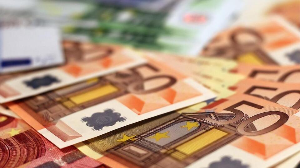 Размещение евробондов в евро состоялось впервые после 15-летнего перерыва