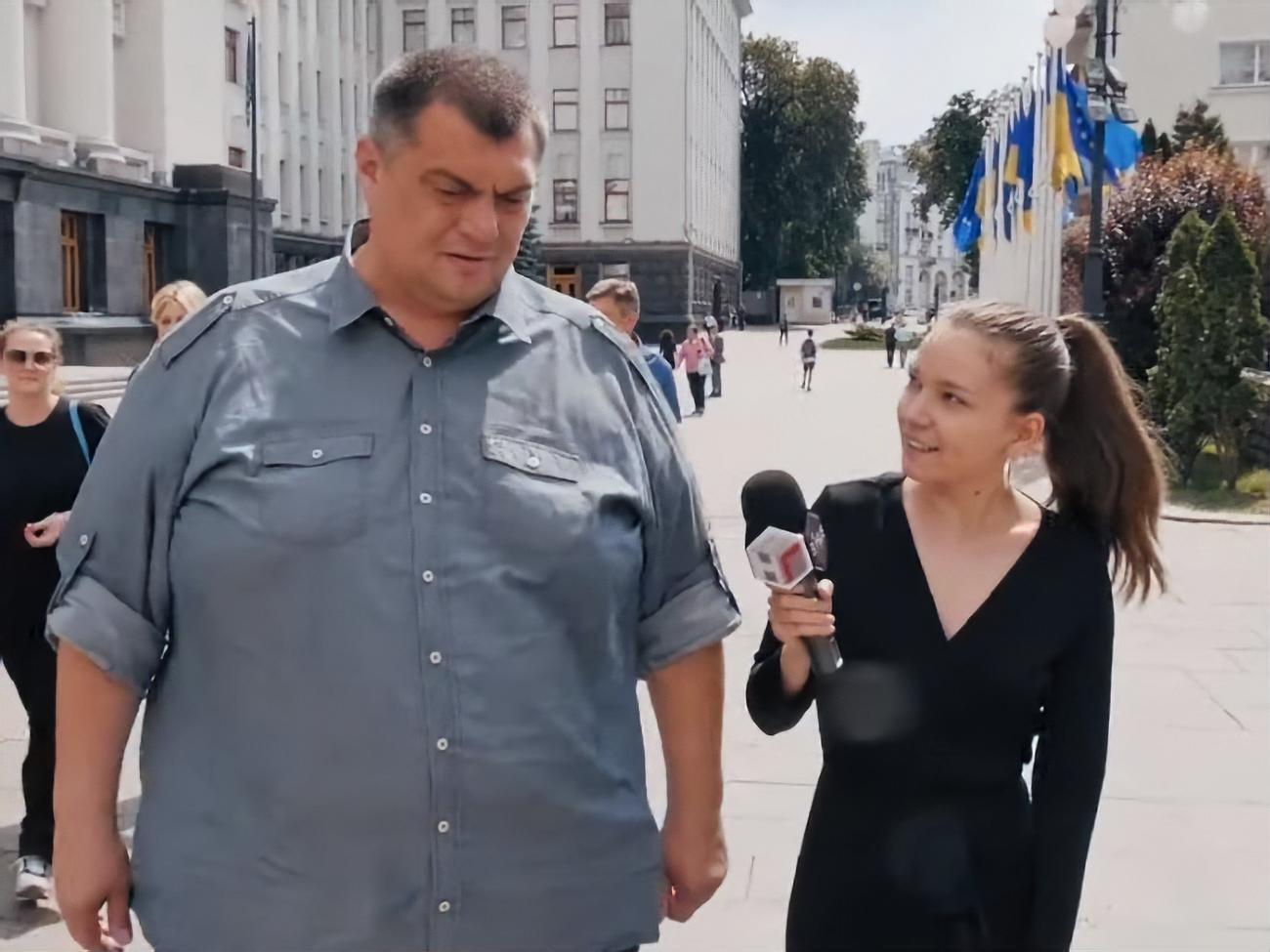 Актор студії "Квартал 95" Юрій Корявченков був серед перших відвідувачів Банкової
