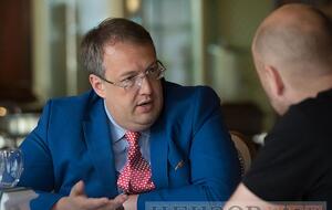 Антон Геращенко: Є депутати, яких українське суспільство не завжди оцінює позитивно, але в себе в округах вони зробили дуже багато добрих справ