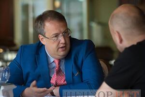 Антон Геращенко: Є депутати, яких українське суспільство не завжди оцінює позитивно, але в себе в округах вони зробили дуже багато добрих справ