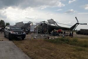 Сцену, де на борту гвинтокрила розмовляють науковці, знімали на землі