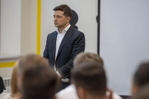 Зеленський: Що може зробити влада? Влада може не заважати і лише допомагати