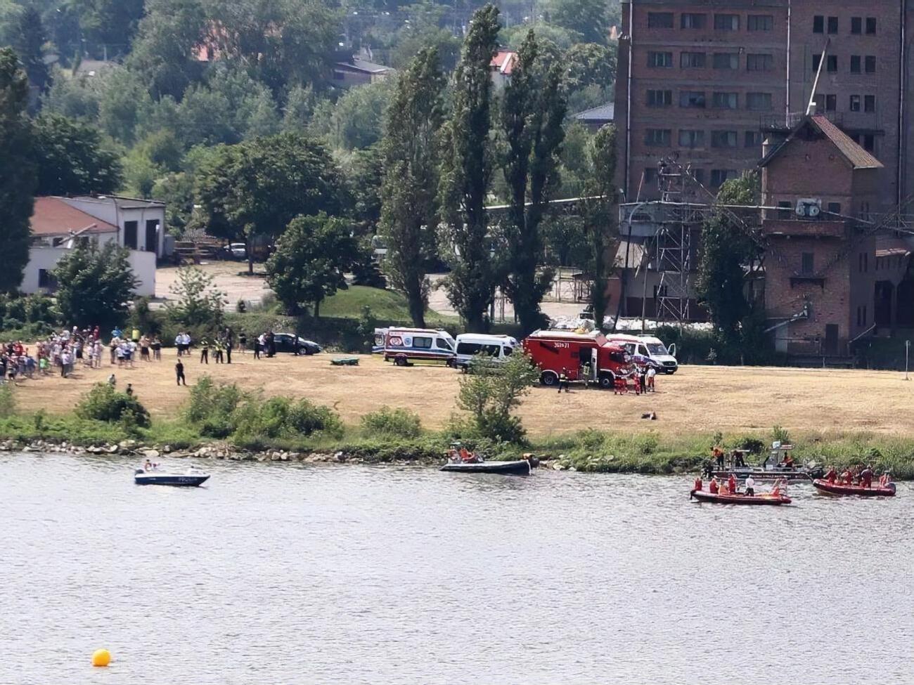 Самолет упал в реку Висла