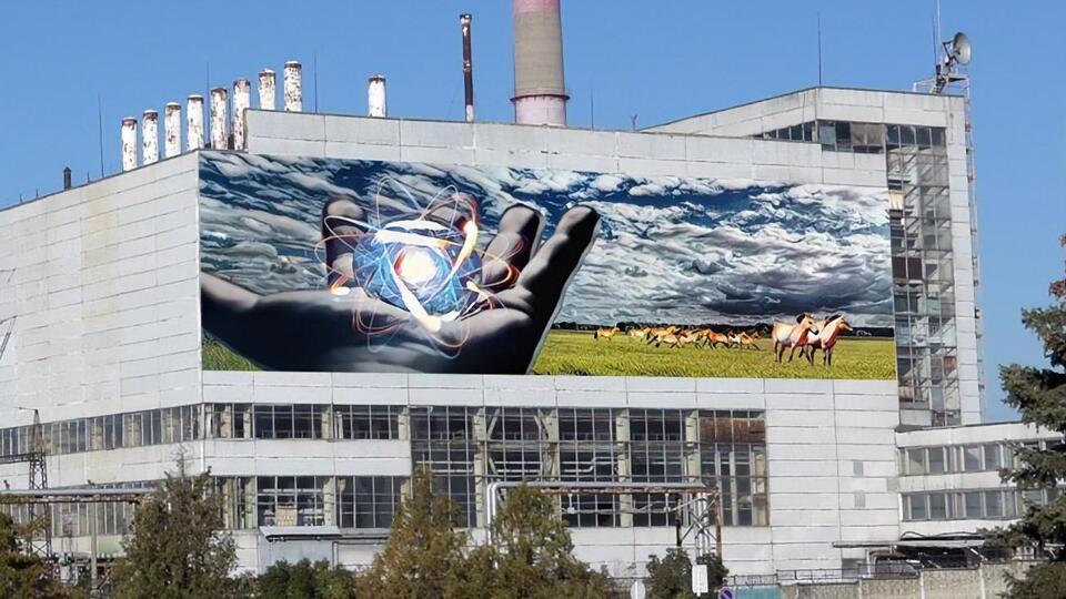 Мурал буде розміщено на східній стіні машинного залу, яка виходить на офісні приміщення ЧАЕС