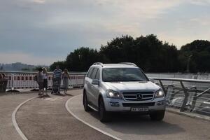 Водій автомобіля не заїхав на велодоріжку