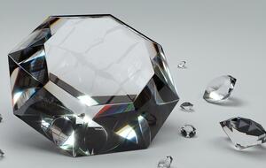 Начальная стоимость 637 драгоценных камней составляет 314,64 тыс. грн, а 295 – 113,073 тыс. грн