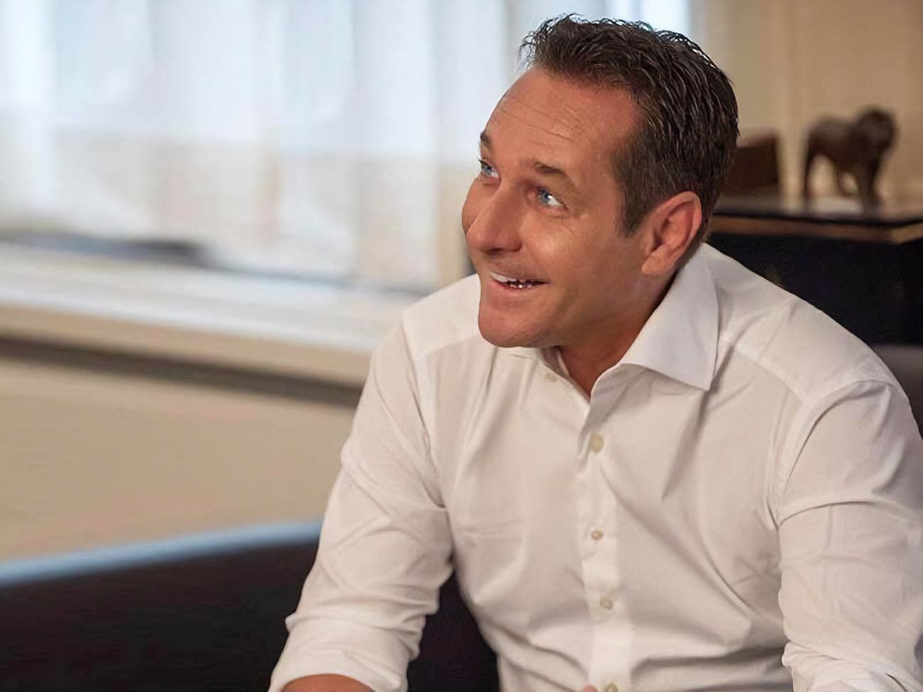 Штрахе утверждает, что решение отказаться от мандата не связано с политикой