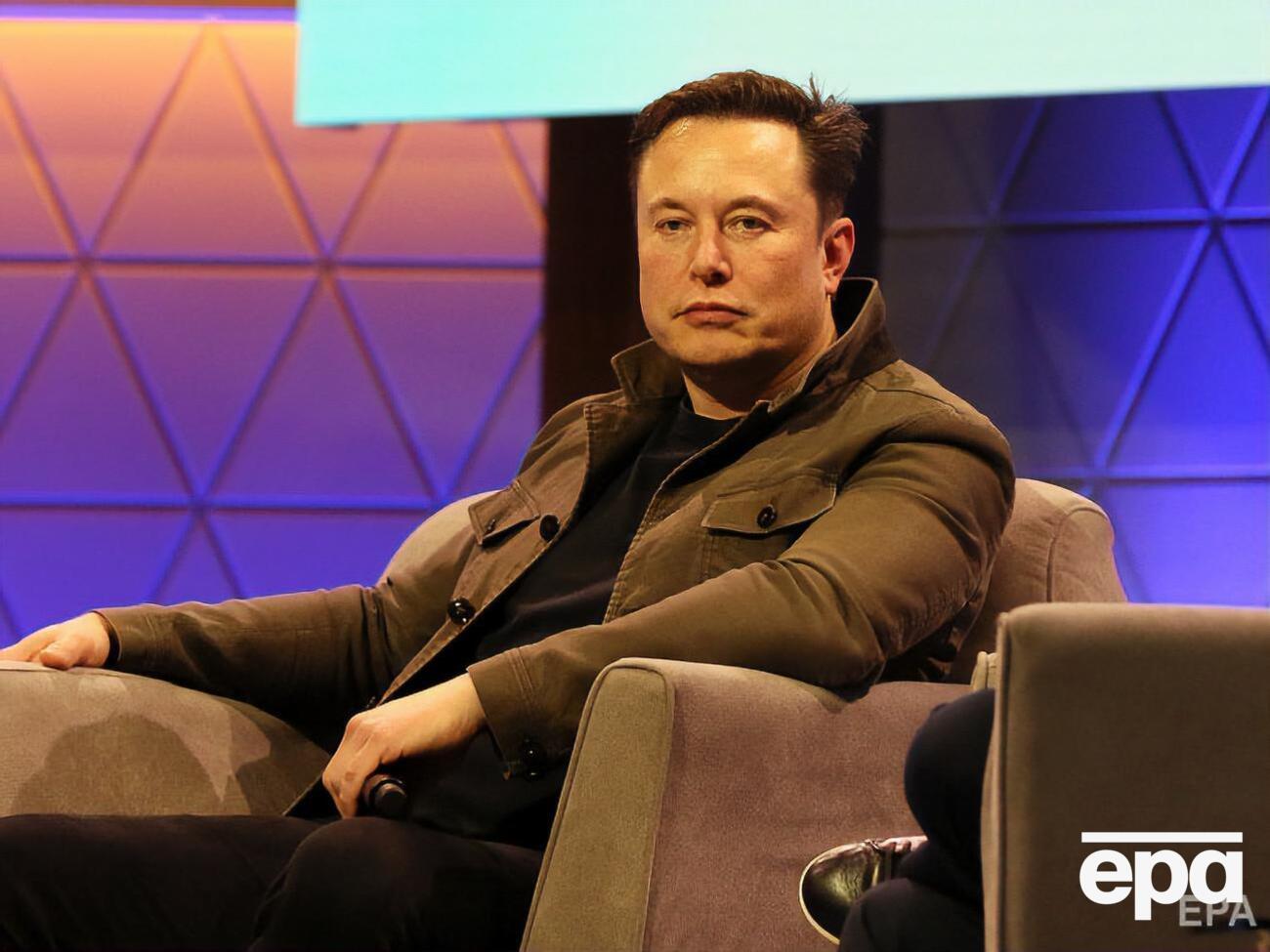 В День отца Маск изменил свое имя в Twitter на Daddy DotCom