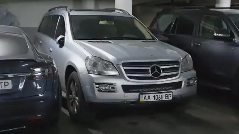 Автомобіль виявили на Печерську на паркінгу