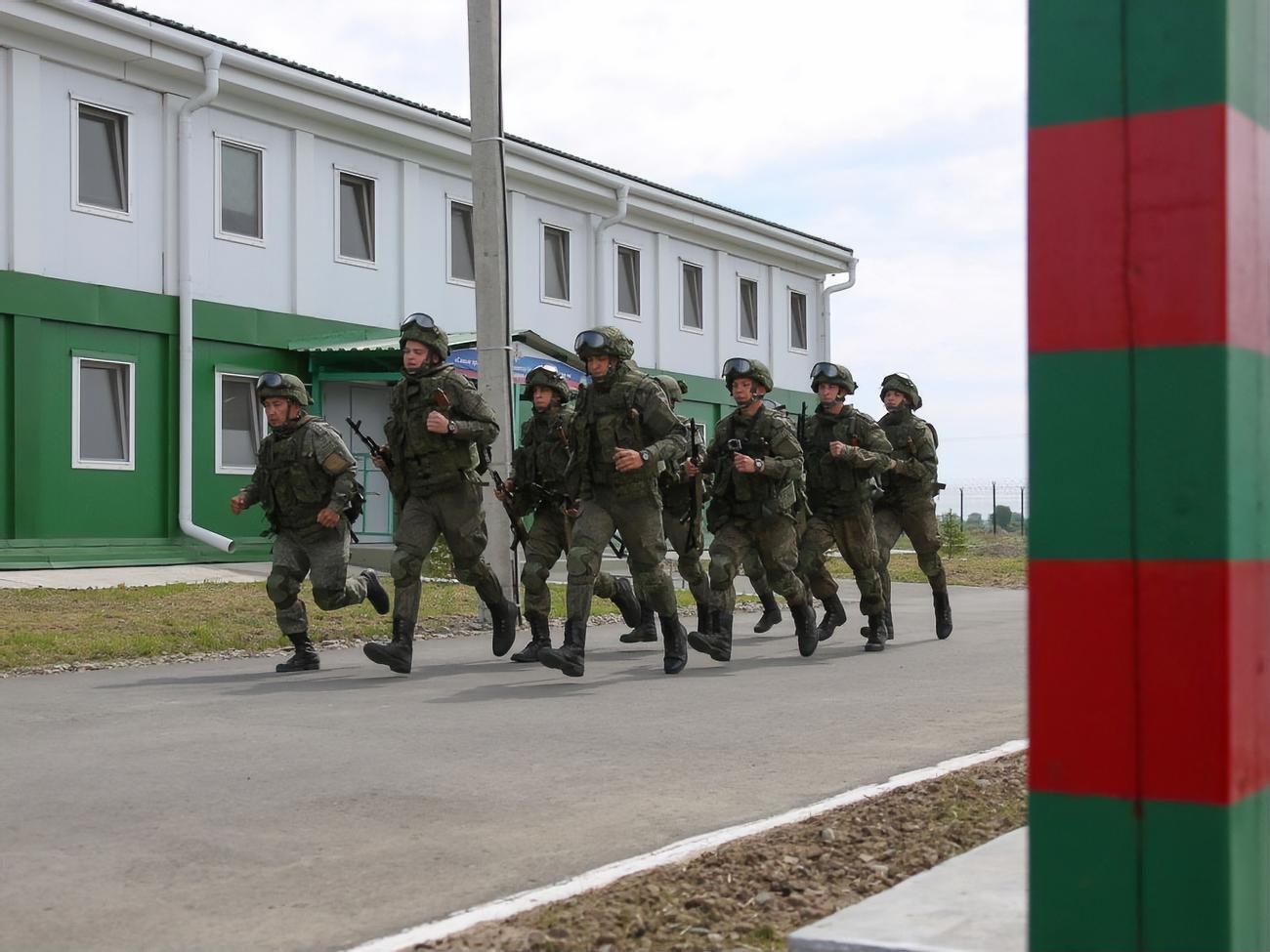 Российские войска остаются возле границы Украины