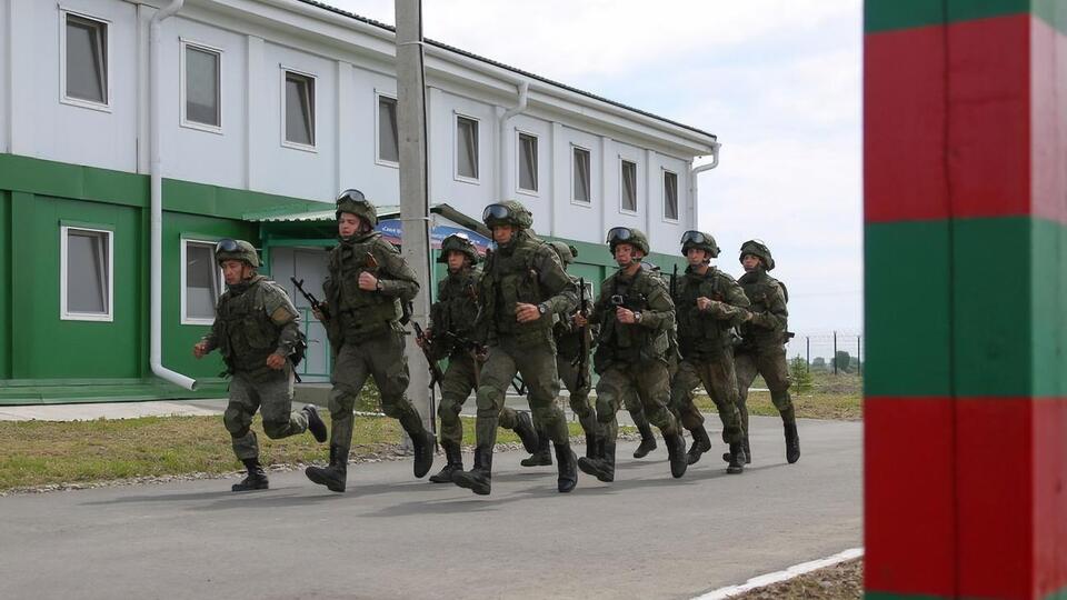 Російські війська залишаються біля кордону України
