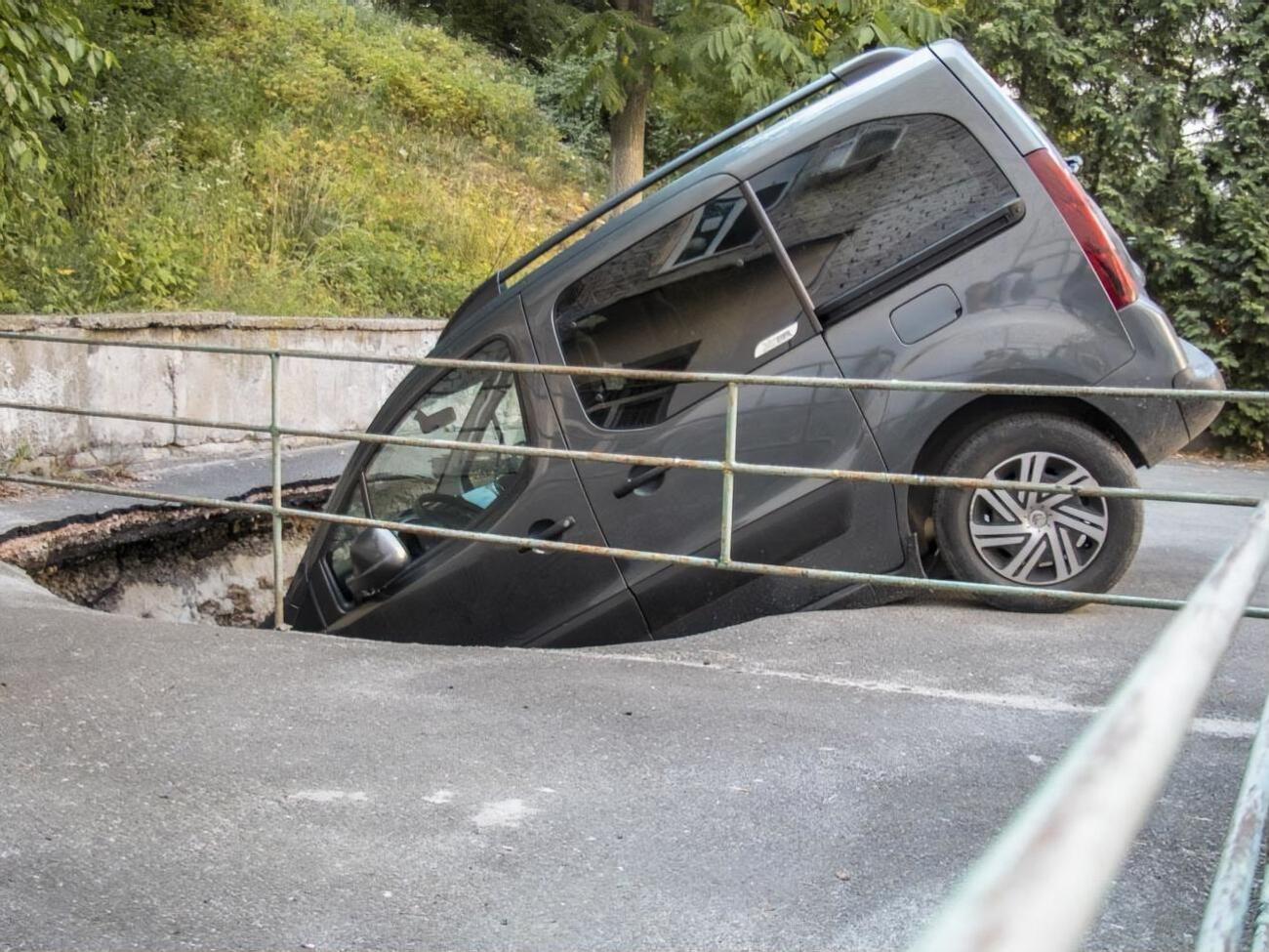 Дістати Citroen можливо тільки за допомогою евакуатора