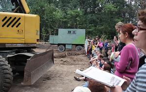 В 2010 году экоактивисты несколько дней препятствовали работе строительной техники в парке