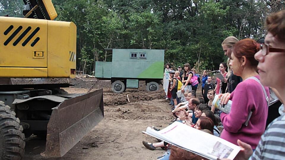 В 2010 году экоактивисты несколько дней препятствовали работе строительной техники в парке