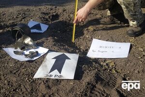 На месте обстрела, в 30 м от жилого дома, образовалась большая воронка от разрыва противотанковой управляемой ракеты