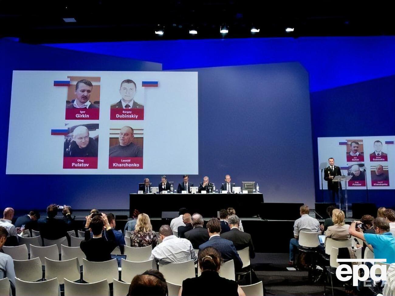 На пресконференції пролунали фрагменти прослуховування з голосами Суркова й Аксьонова