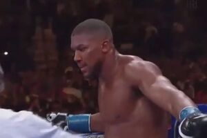 Джошуа потерял четыре чемпионских пояса