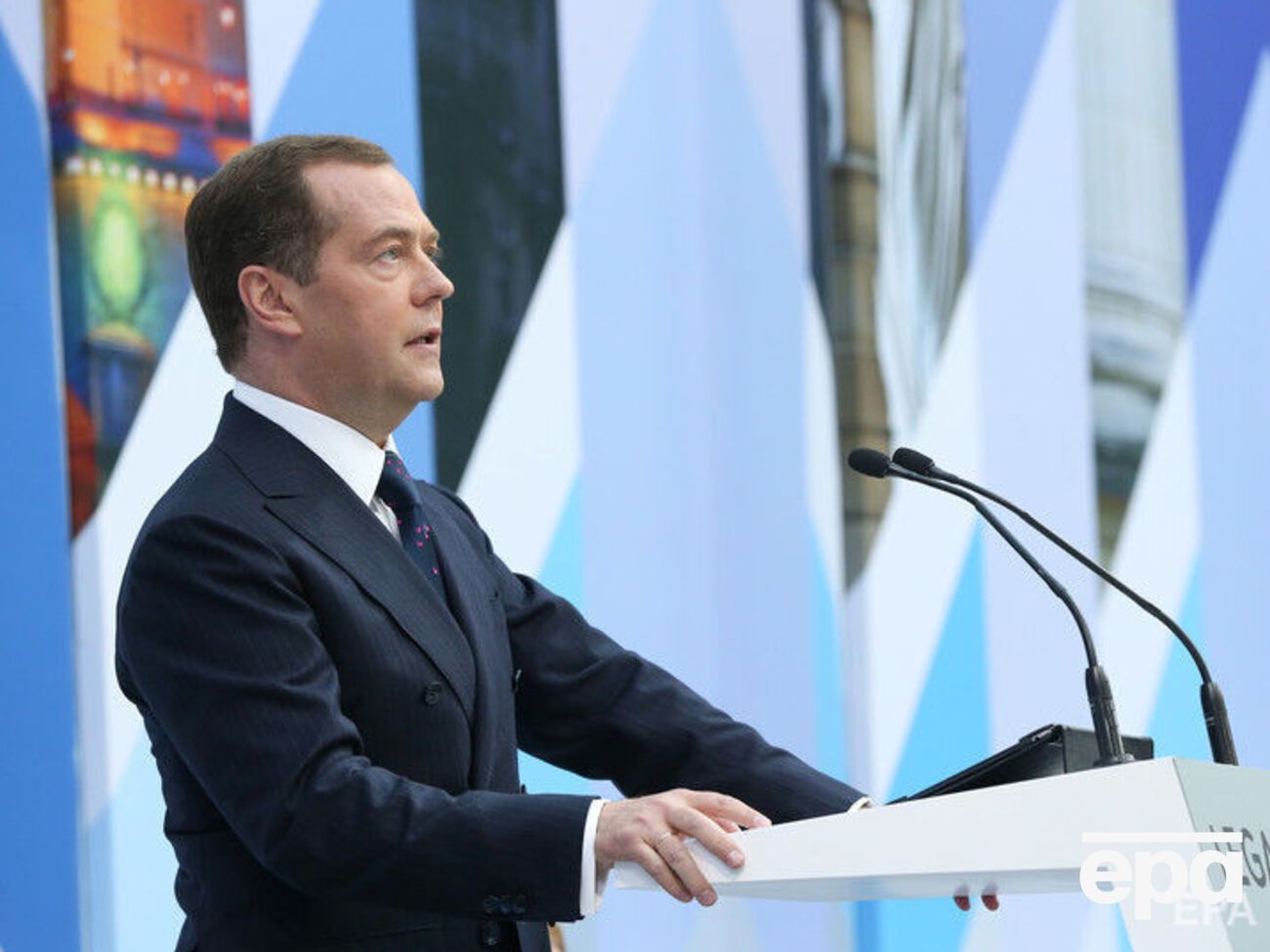 Медведєв: Росії потрібно запастися терпінням
