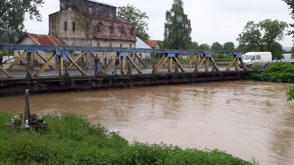 Через сильні дощі та повені на заході України загинуло дві людини