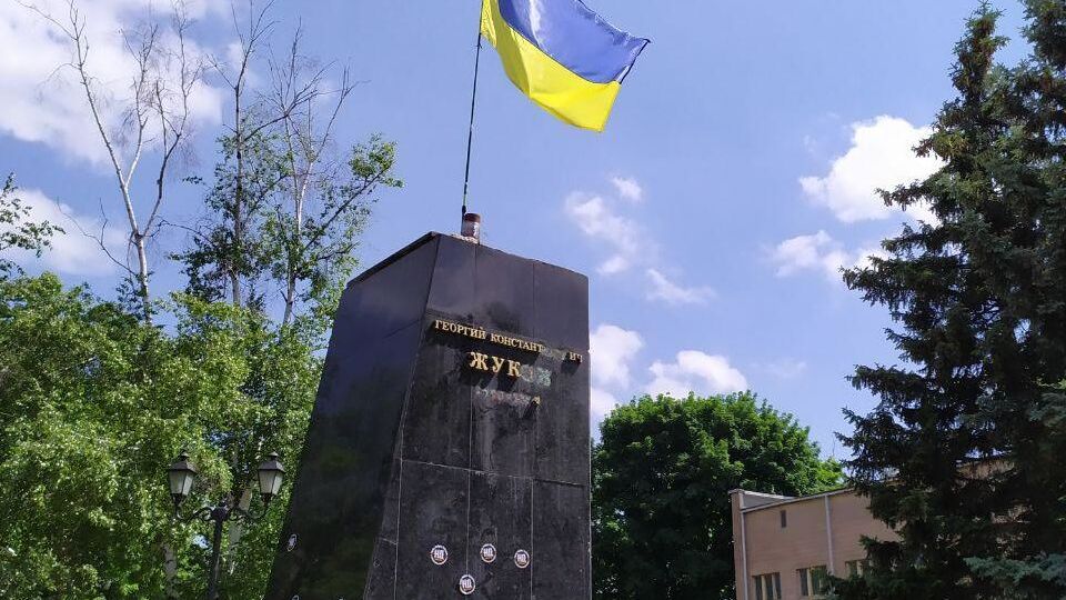 Бюст снесли 2 июня