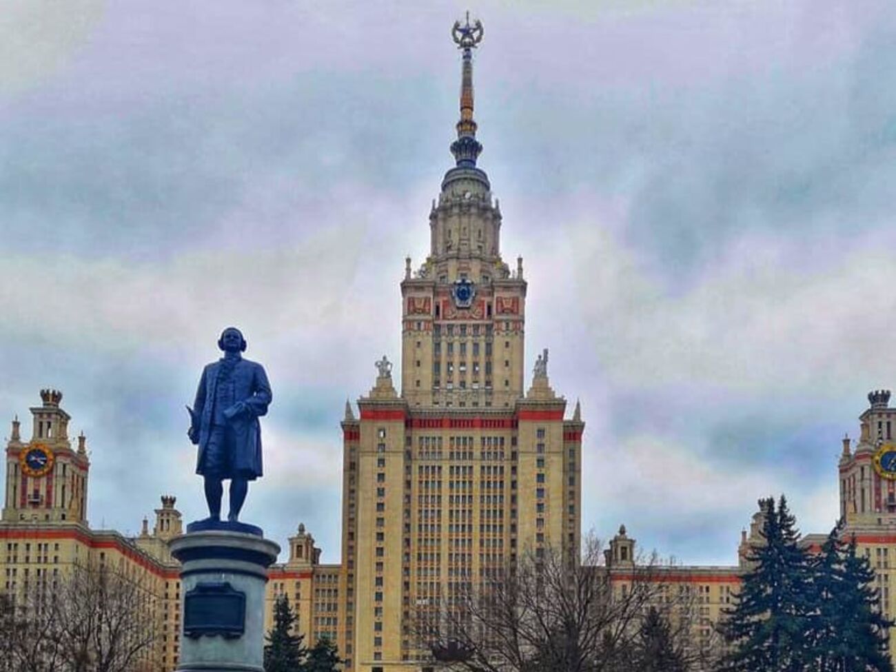 Тихонова захистилася у МДУ