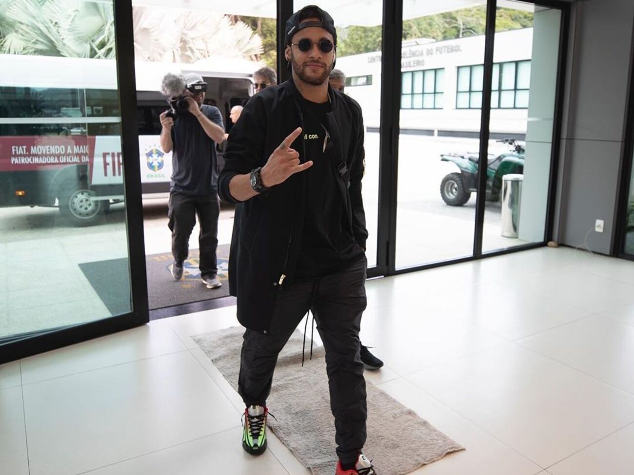 Неймар приехал в Бразилию и стал фигурантом уголовного расследования