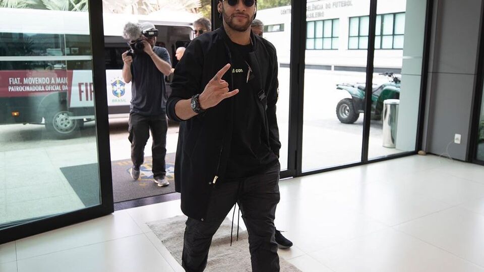 Неймар приехал в Бразилию и стал фигурантом уголовного расследования