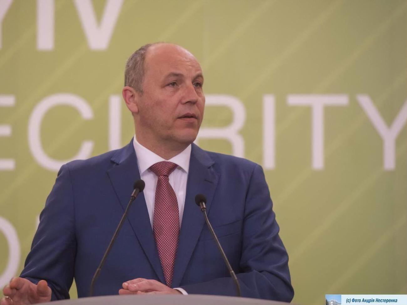 Парубій: Нас уже позбавляють права на власну історію
