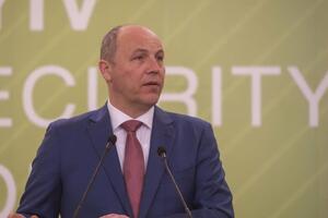 Парубій: Нас уже позбавляють права на власну історію