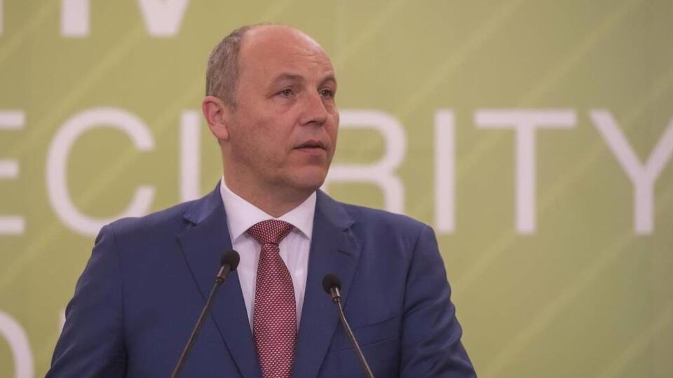 Парубій: Нас уже позбавляють права на власну історію